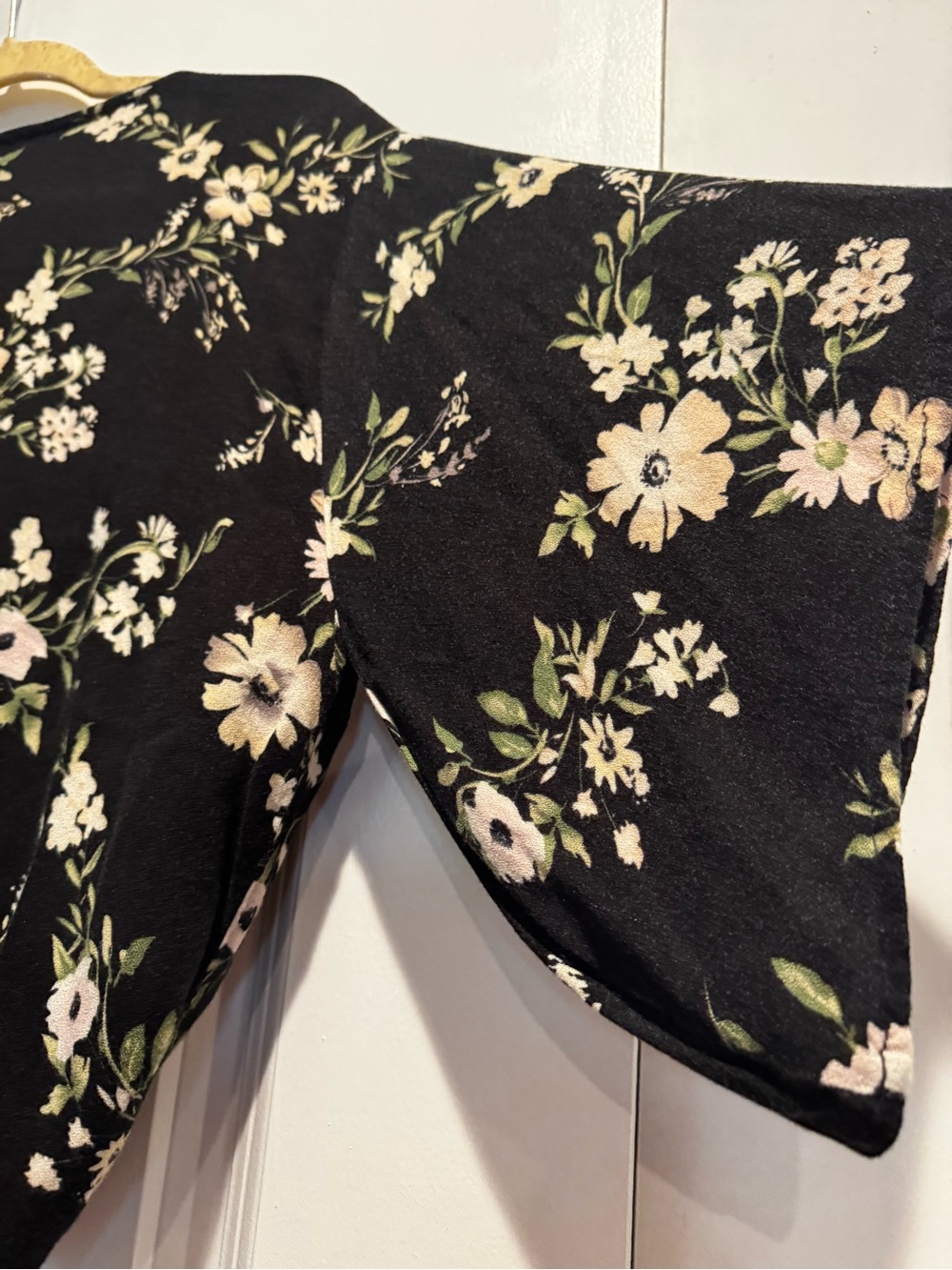 Lovestitch Size Small Black Floral Tie Front Kimono Sleeve Top - Picture 7 of 7